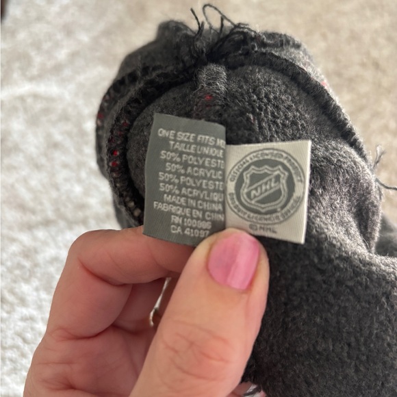 Detroit Red Wings NHL Unisex Winter Knit Beanie w/ Flaps, Tassel & Fleece Lined - Picture 5 of 6